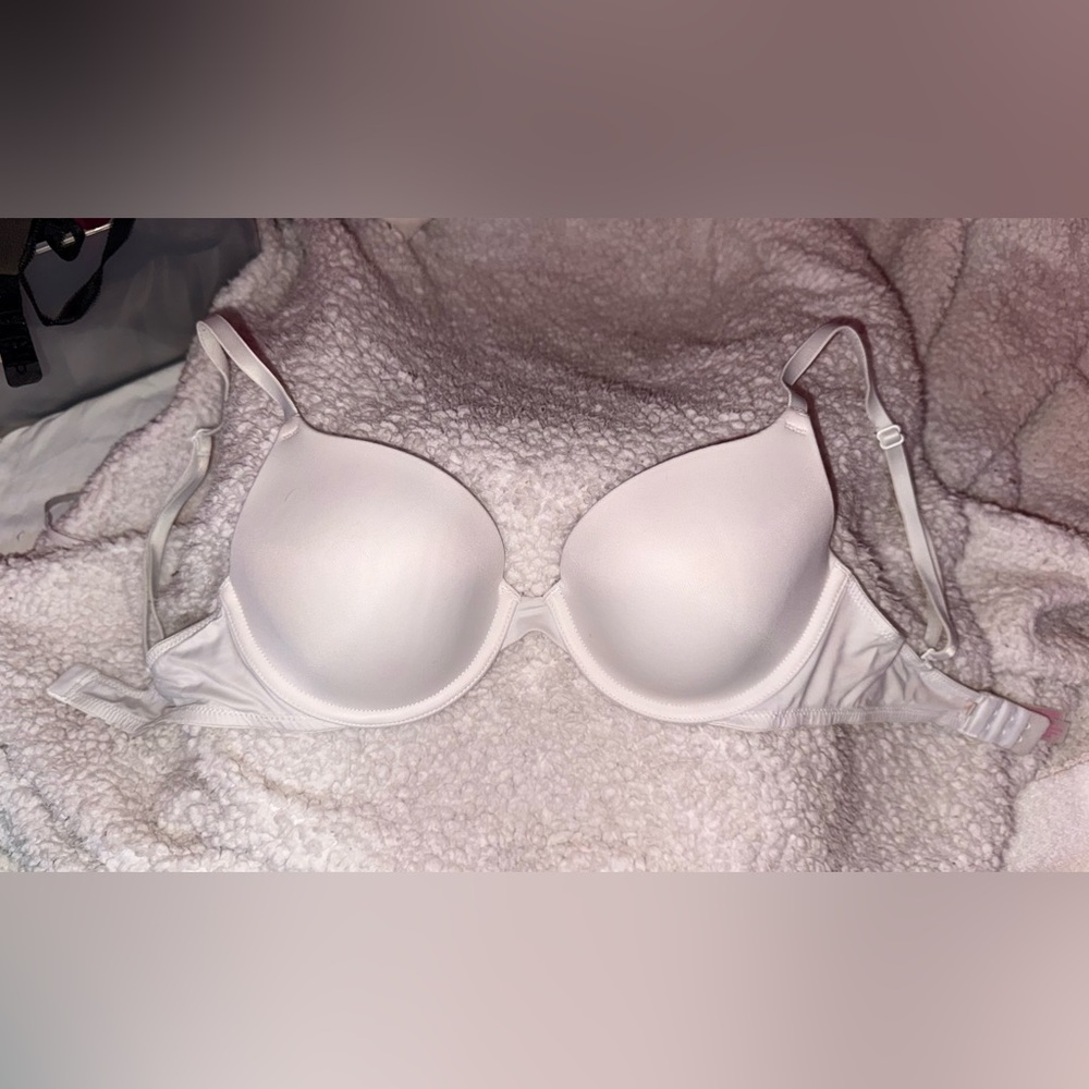 PINK Victoria’s Secret White Push-Up Bra 34B